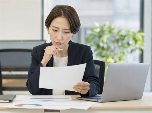 求人広告の給与の書き方に悩む採用担当者