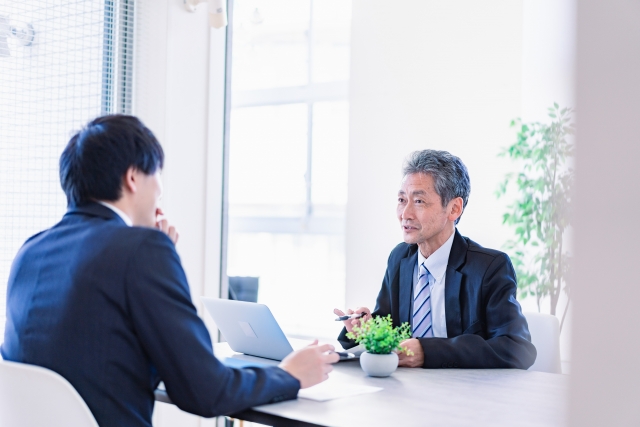 採用担当者