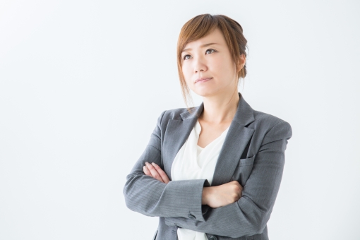 待っていいる女性